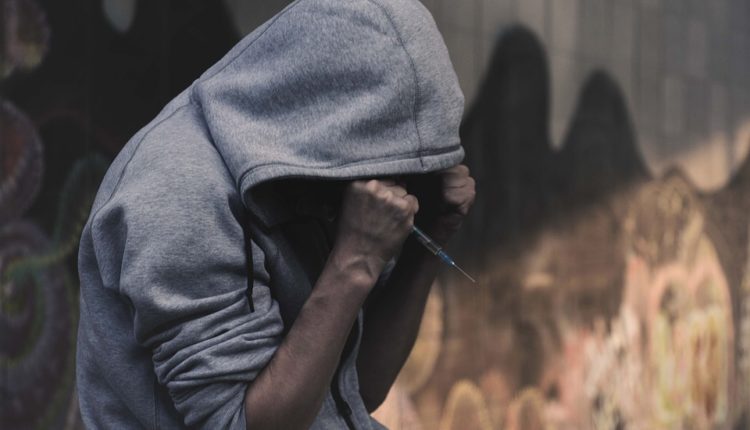 „Opioidna epidemija“ hara Amerikom: Tramp traži smrtnu kaznu za dilere droge „Opioidna epidemija“ hara Amerikom: Tramp traži smrtnu kaznu za dilere droge