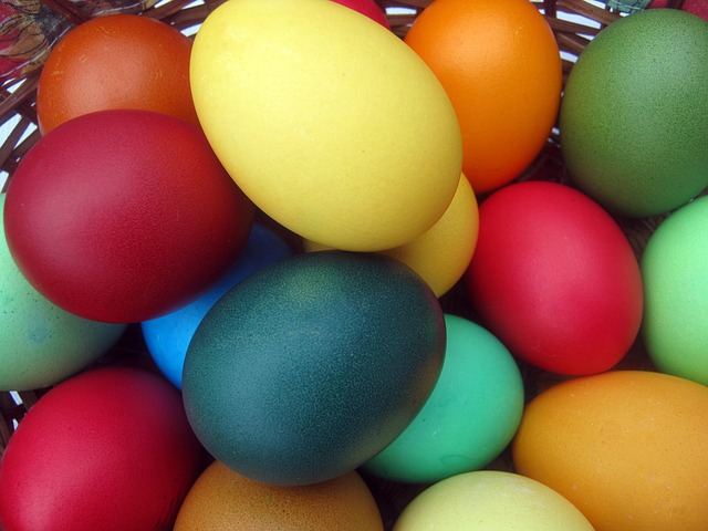 Farbanje uskršnjih jaja (na 7 načina)
