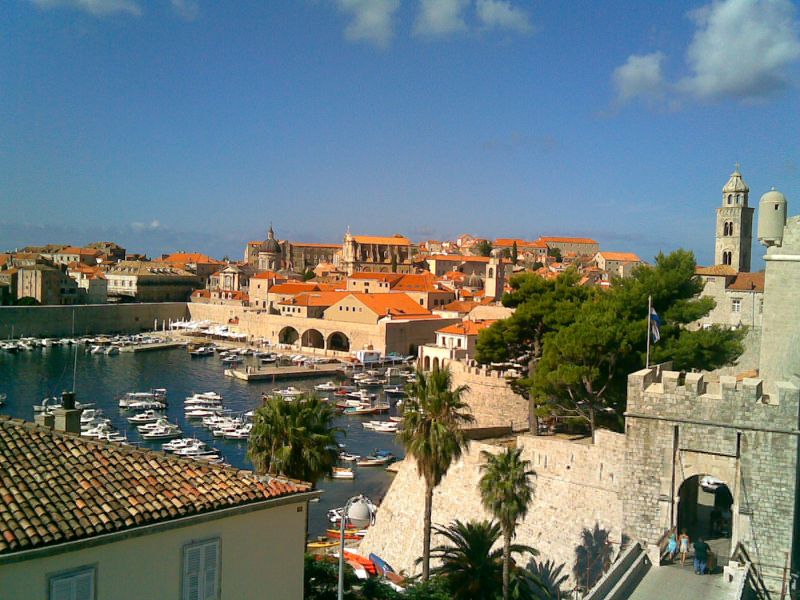 Šok cena: Pogledajte za koliko se paket vode prodaje u Dubrovniku (foto)