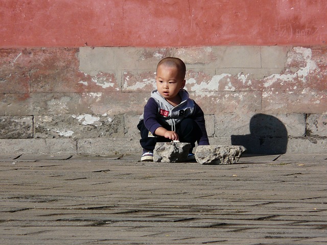 Stroga kineska politika: Mora da pobaci drugo dete da bi zadržala suprugov posao