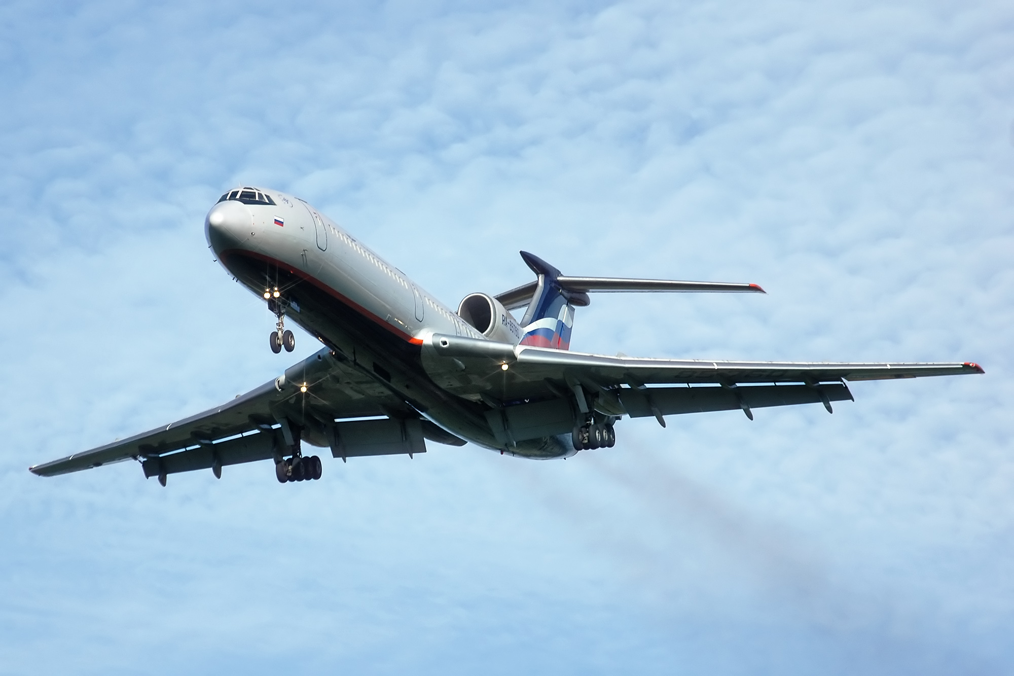 Srušio se avion ruske vojske na putu ka Siriji, poginule 93 osobe