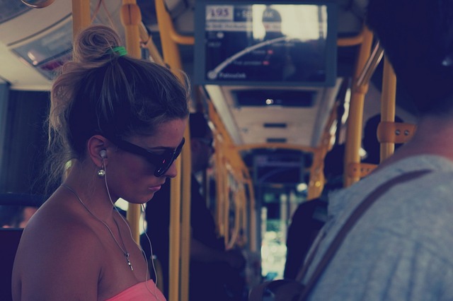 Putinici šokirani: žena usred autobusa s ljubavnikom pričala o seksualnim pikanterijama