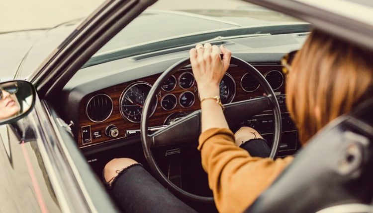 Pazite, počinju kontrole: Smanjite brzinu i vežite pojas na zadnjem sedištu! Pazite, počinju kontrole: Smanjite brzinu i vežite pojas na zadnjem sedištu!