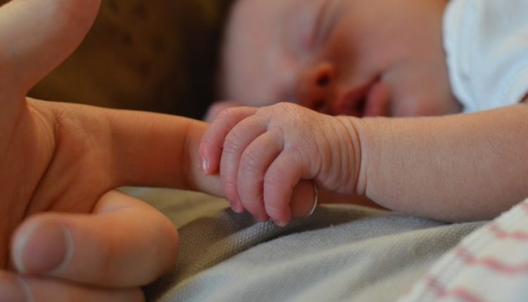 Otac postavio fotografiju bebe, u poruci dobio dijagnozu da dete ima ozbiljnu bolest Otac postavio fotografiju bebe, u poruci dobio dijagnozu da dete ima ozbiljnu bolest