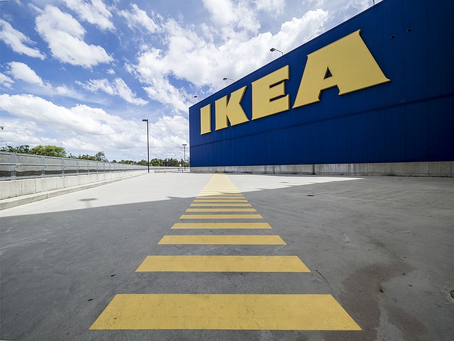 Otvorena Ikea: Građani u redovima, političari u obilasku