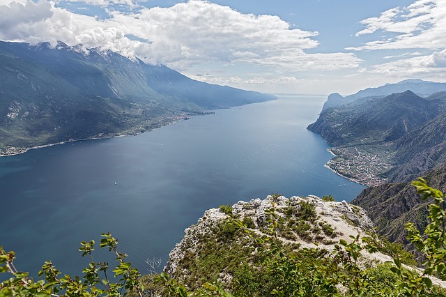 Autobus sa turistima sleteo s puta u Italiji – 1 mrtav, 18 povređeno!