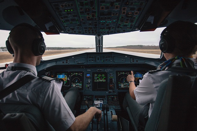 Mislio da ga ne vide: Pilot se skinuo potpuno go na sred aerodroma