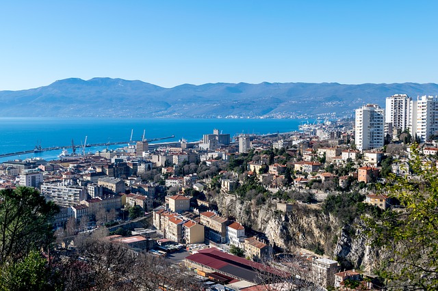 Rijeka: Uvredljive poruke na automobilu srpskog većnika