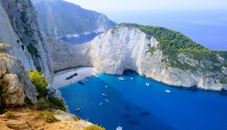 Roditelji ubijenog mladića na Zakintosu: Ko to odgaja takve divljake? Roditelji ubijenog mladića na Zakintosu: Ko to odgaja takve divljake?