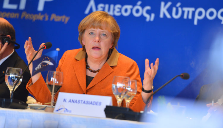 Ogorčena borba za vlast u EU, Angela Merkel „žestoko napadnuta“ u EPP