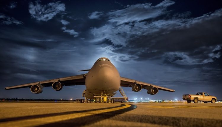 Zapalio se avion na aerodromu, ima povređenih