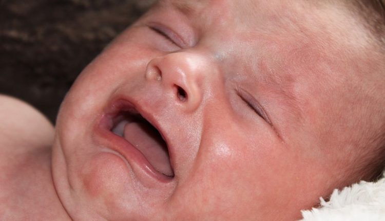 Genijalno: Kako da smirite uplakanu bebu?