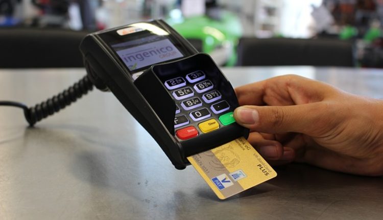 Finansijski stručnjaci otkrili kada ne bi trebalo plaćati karticom: U ovih pet situacija uvek koristite keš