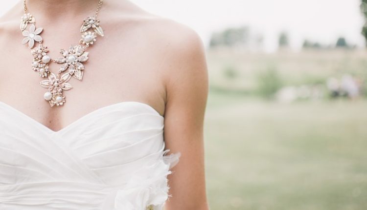 Muškarac šokirao društvene mreže: Rekao verenici da ne može da nosi bilu venčanicu na venčanju