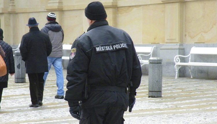 Pariz: Obračun demonstranata i policije, troje uhapšenih