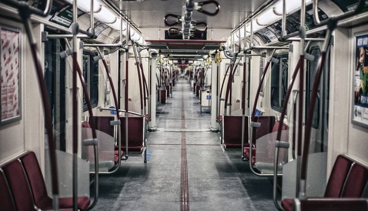 Strašno: Nećete verovati šta je žena radila u metrou Strašno: Nećete verovati šta je žena radila u metrou