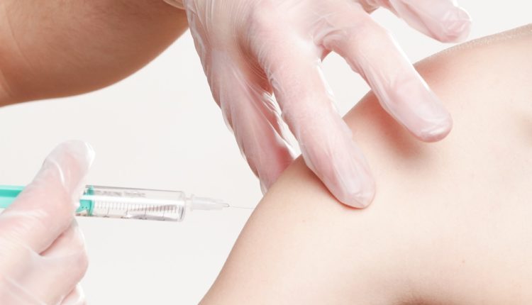 Sin antivaksinašice 18. rođendan proslavio – vakcinisanjem