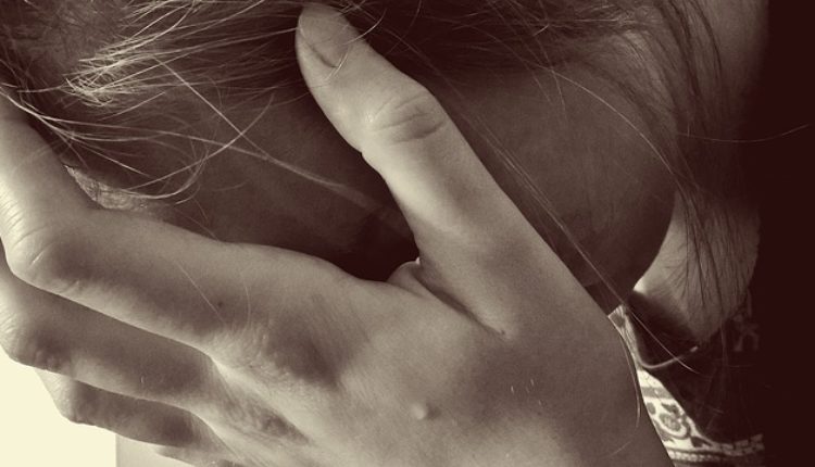 Šok ispovest: Poznati fudbaler zlostavljao trudnu devojku Šok ispovest: Poznati fudbaler zlostavljao trudnu devojku