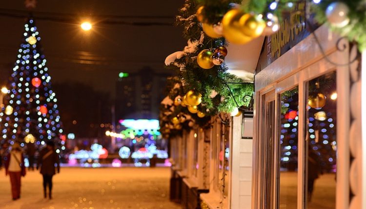 Moderni Robin Hud: Opljačkao banku, bacao novac u vazduh čestitajući Božić Moderni Robin Hud: Opljačkao banku, bacao novac u vazduh čestitajući Božić
