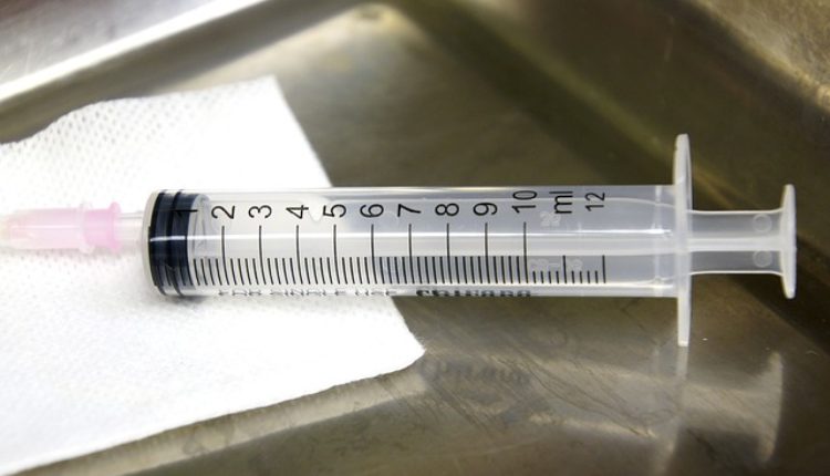 Borba protiv vakcine krenula iz SAD – ko zarađuje na smrti?