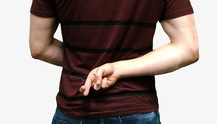 Lako ćete ga prepoznati: Ovih 6 rečenica izgovara muškarac kad vas prevari, ne verujte mu Lako ćete ga prepoznati: Ovih 6 rečenica izgovara muškarac kad vas prevari, ne verujte mu