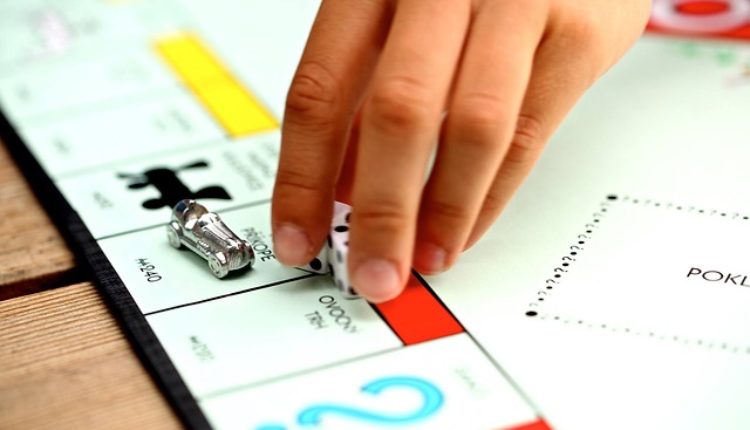 Rigorozni: Britanski dvor zabranio deci da igraju „Monopol“, evo i zašto