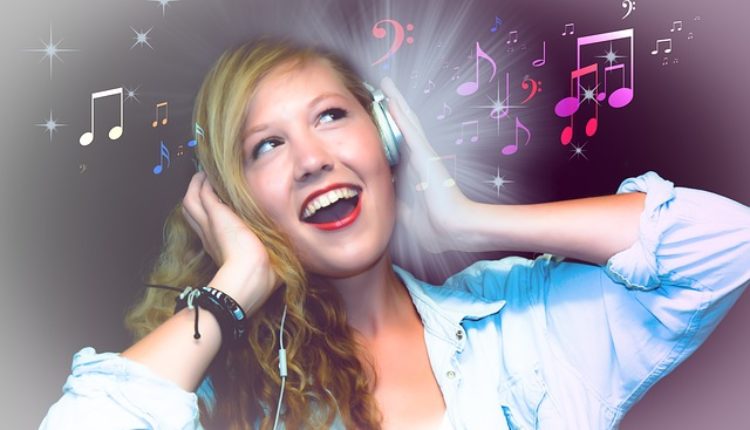 Zbog preglasne muzike sve veći broj mladih ima zujanje u uhu Zbog preglasne muzike sve veći broj mladih ima zujanje u uhu
