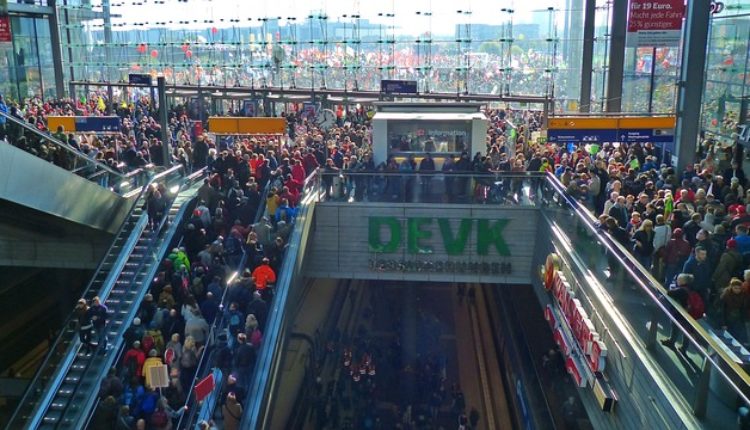 Nemci u panici: Treba nam MILION radnika, 1.000 evra onom ko nam dovede jednog Nemci u panici: Treba nam MILION radnika, 1.000 evra onom ko nam dovede jednog
