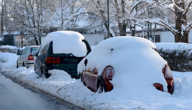 Ove stvari zimi ne smete ostavljati u automobilu