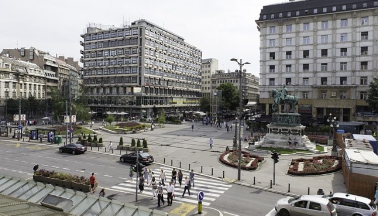 Stranci o Srbiji: Zašto su kafići uvek puni ljudi koji puše? Stranci o Srbiji: Zašto su kafići uvek puni ljudi koji puše?