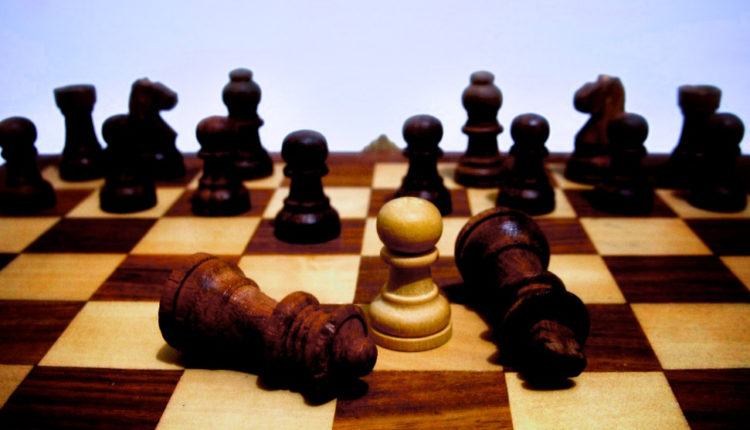 Senzacionalno: Dali robotu da sam uči šah, pobedio svetskog šampiona dosad nezabeleženim potezima