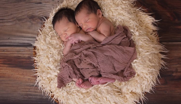 Mama iz pakla: Prodala novorođene blizance da kupi mobilni