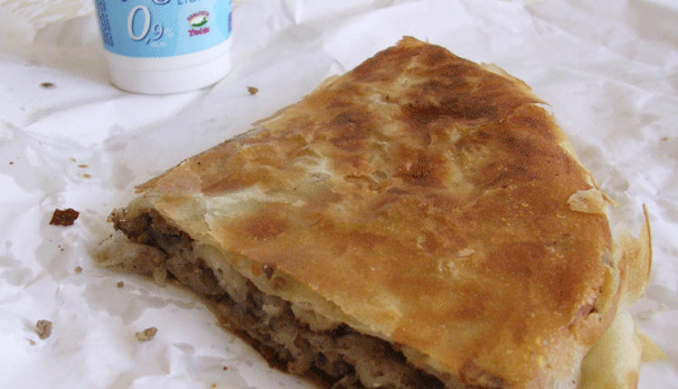 Novi kodeks ponašanja za službenike: Burek zabranjen na šalteru Novi kodeks ponašanja za službenike: Burek zabranjen na šalteru