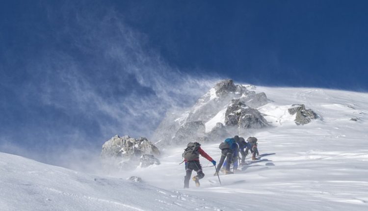 Tragedija u Iranu: U lavini stradalo osmoro alpinista, deveti nestao