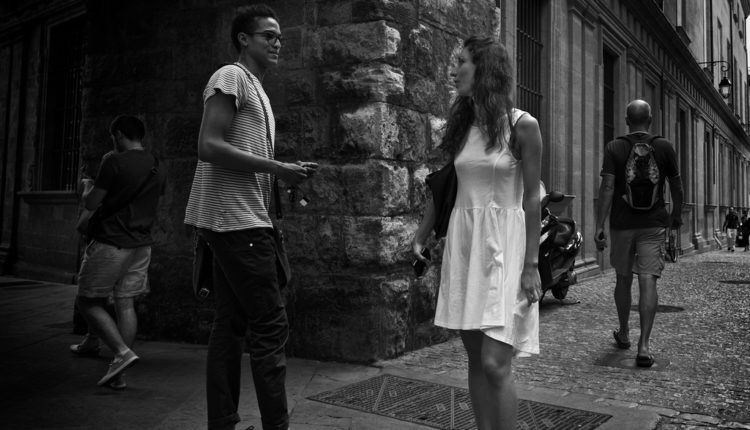 Da li su svaki flert i dodir seksualno uznemiravanje? Da li su svaki flert i dodir seksualno uznemiravanje?