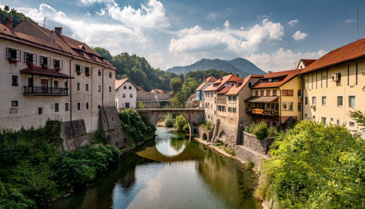 Većina Slovenaca kaže da je Hrvatska problematična i da joj se ne može verovati Većina Slovenaca kaže da je Hrvatska problematična i da joj se ne može verovati