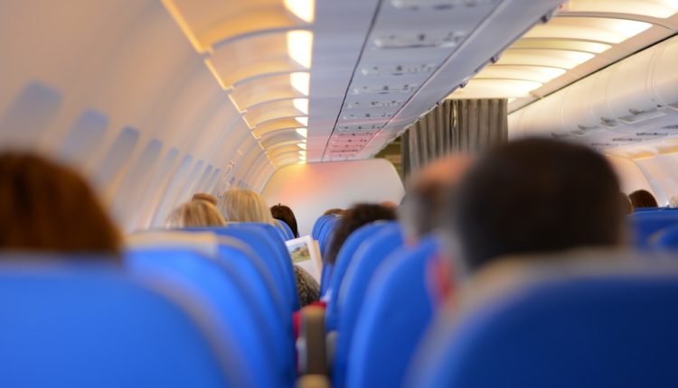 Evo zbog čega nikada ne smete izuvati cipele u avionu Evo zbog čega nikada ne smete izuvati cipele u avionu