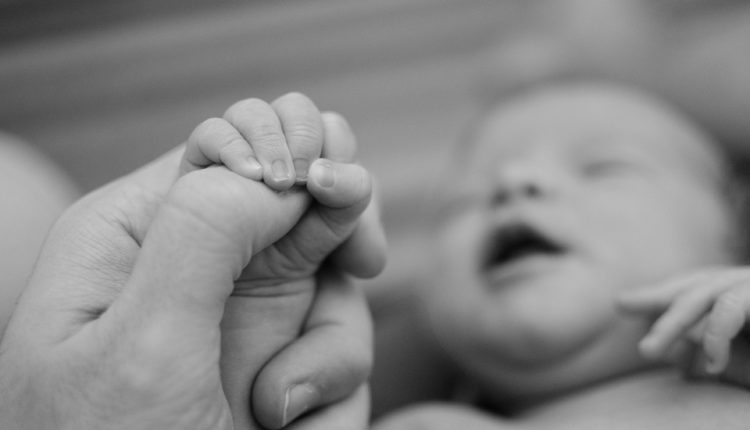 Fenomen: Beba rođena trudna, hitno operisana carskim rezom