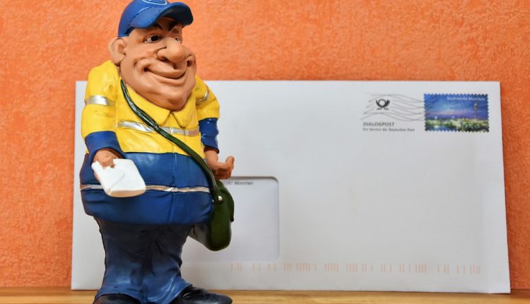 Poštar zadržao 24.000 pošiljki, mrzelo ga da radi Poštar zadržao 24.000 pošiljki, mrzelo ga da radi