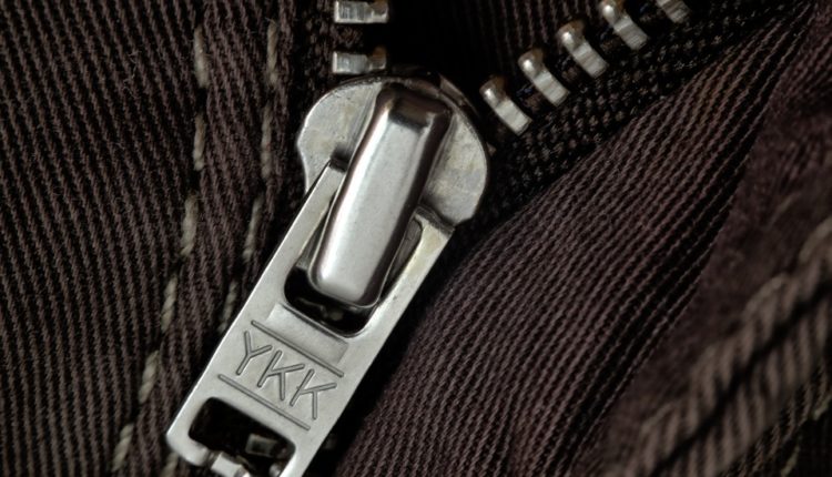 Na skoro svim rajsferšlusima stoje ova tri slova: evo šta ona označavaju Na skoro svim rajsferšlusima stoje ova tri slova: evo šta ona označavaju