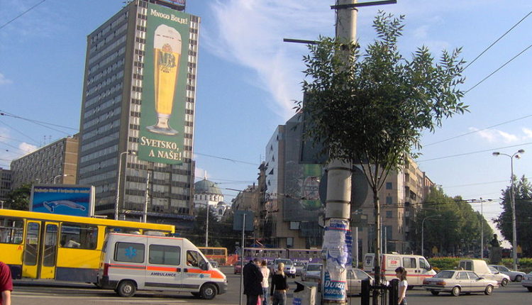 Haos na Slaviji, autobus udario u banderu