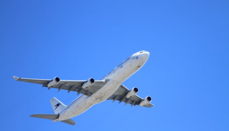 Putnički avion zamalo oboren u Siriji, sleteo u rusku vojnu bazu Putnički avion zamalo oboren u Siriji, sleteo u rusku vojnu bazu