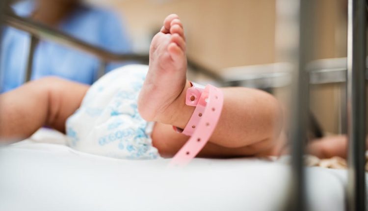 Porodila se pod boginjama, beba životno ugrožena Porodila se pod boginjama, beba životno ugrožena
