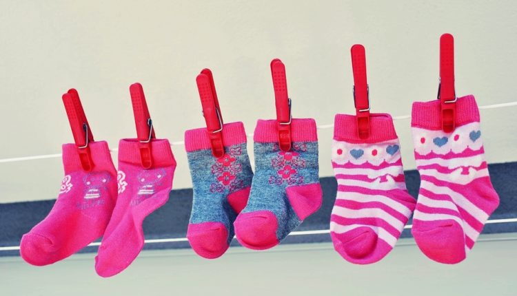 Mama otkrila genijalan trik za pranje čarapa u mašini: ‘Ovako više nikada neće nestati’