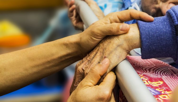 Doktori objasnili šta čovek oseća neposredno pred smrt, evo šta se najteže podnosi Doktori objasnili šta čovek oseća neposredno pred smrt, evo šta se najteže podnosi