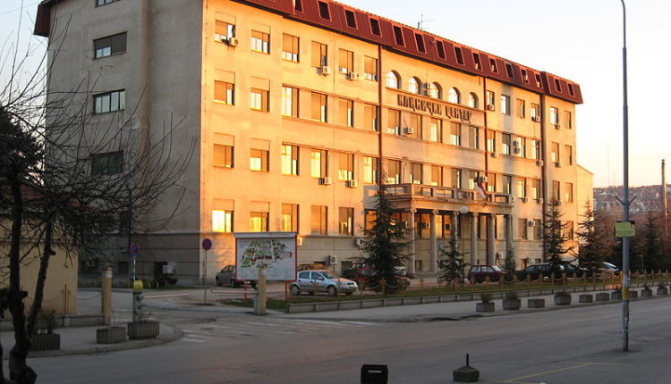 U dvorištu srpske bolnice niču – soliteri
