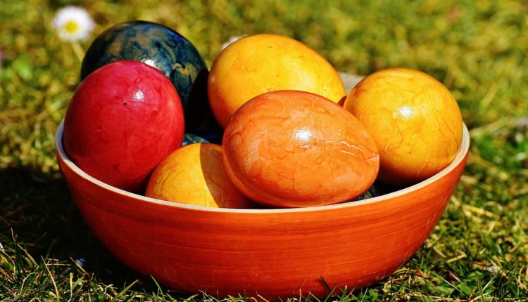Narodno verovanje: Tokom farbanja jaja obavezno stavite jednu biljku za sreću!