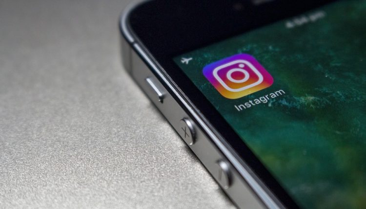 Identifikovani maloletnici koji su na internet postavljali fotografije dece sa drogom Identifikovani maloletnici koji su na internet postavljali fotografije dece sa drogom