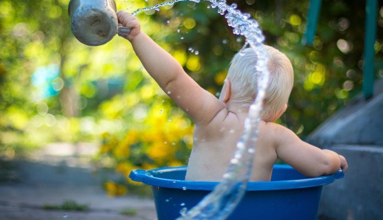 Naučnici u šoku: Niste ni slutili sa čime se vaša deca kupaju