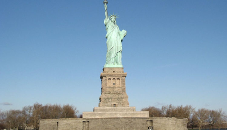 Amerika cilja Rusiju, a puca sebi u nogu Amerika cilja Rusiju, a puca sebi u nogu